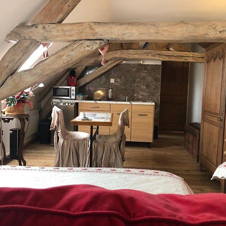 Bed and Breakfast Aux Logis De La Solre Ferrière-la-Petite Esterno foto