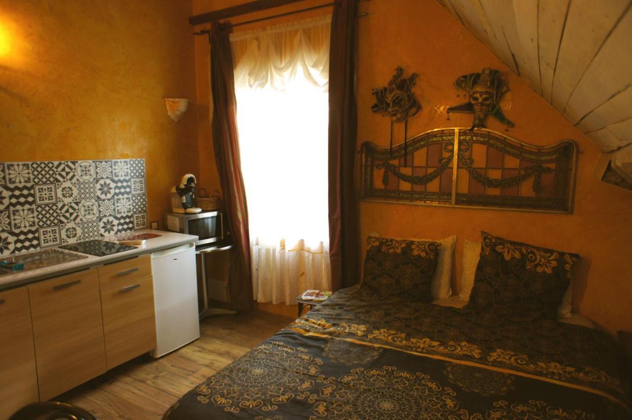 Bed and Breakfast Aux Logis De La Solre Ferrière-la-Petite Esterno foto