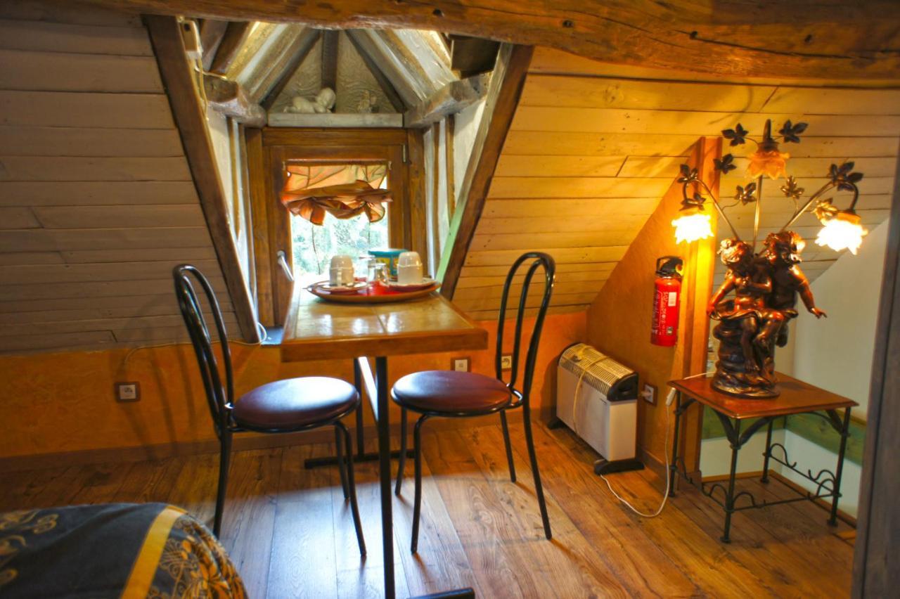 Bed and Breakfast Aux Logis De La Solre Ferrière-la-Petite Esterno foto