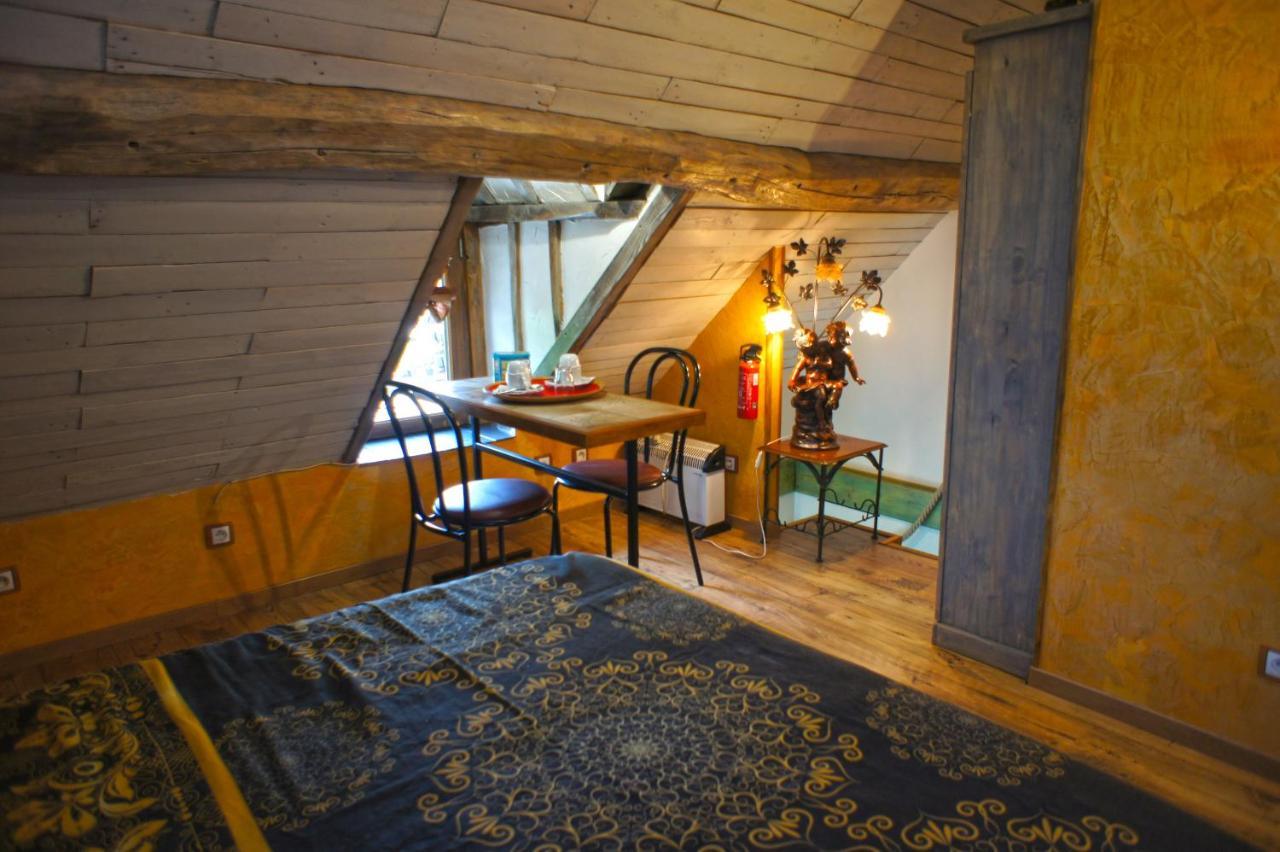 Bed and Breakfast Aux Logis De La Solre Ferrière-la-Petite Esterno foto
