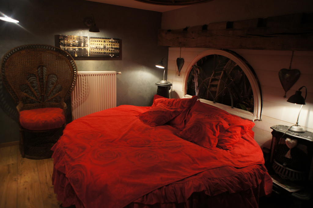 Bed and Breakfast Aux Logis De La Solre Ferrière-la-Petite Camera foto