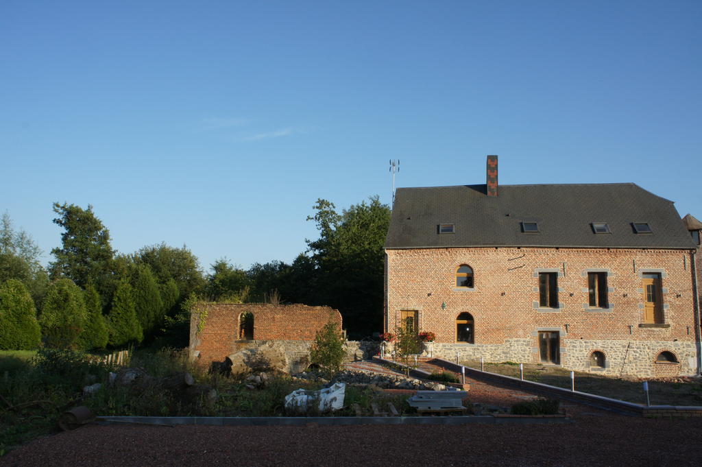 Bed and Breakfast Aux Logis De La Solre Ferrière-la-Petite Esterno foto
